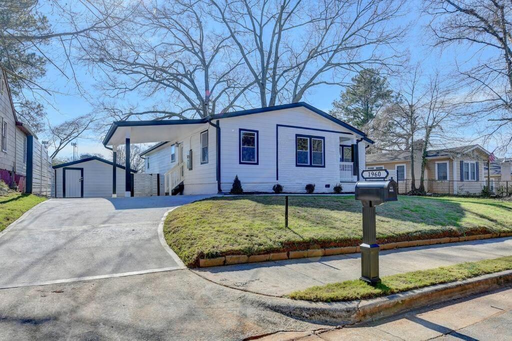 Modern Home At Colonial College Park Atlanta Exterior photo