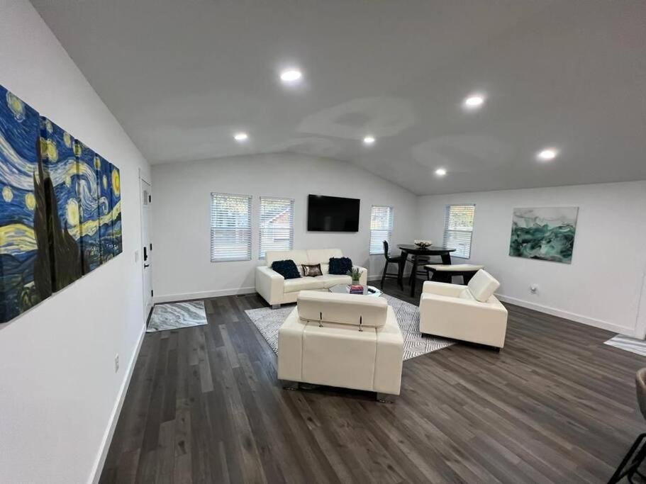 Modern Home At Colonial College Park Atlanta Exterior photo